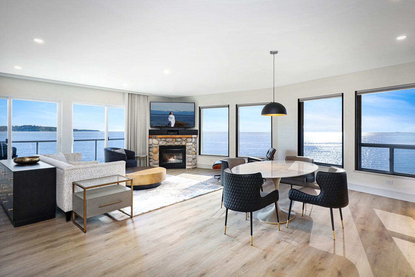 Penthouse Accommodations In Pacific Grove Reference: Kingfisher Pacific Resort And Spa